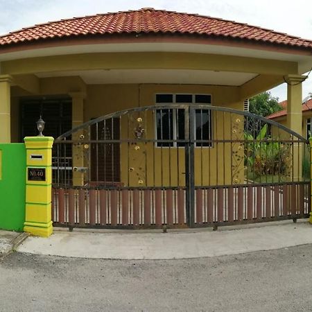 Assyifa Homestay Дунгун Екстериор снимка
