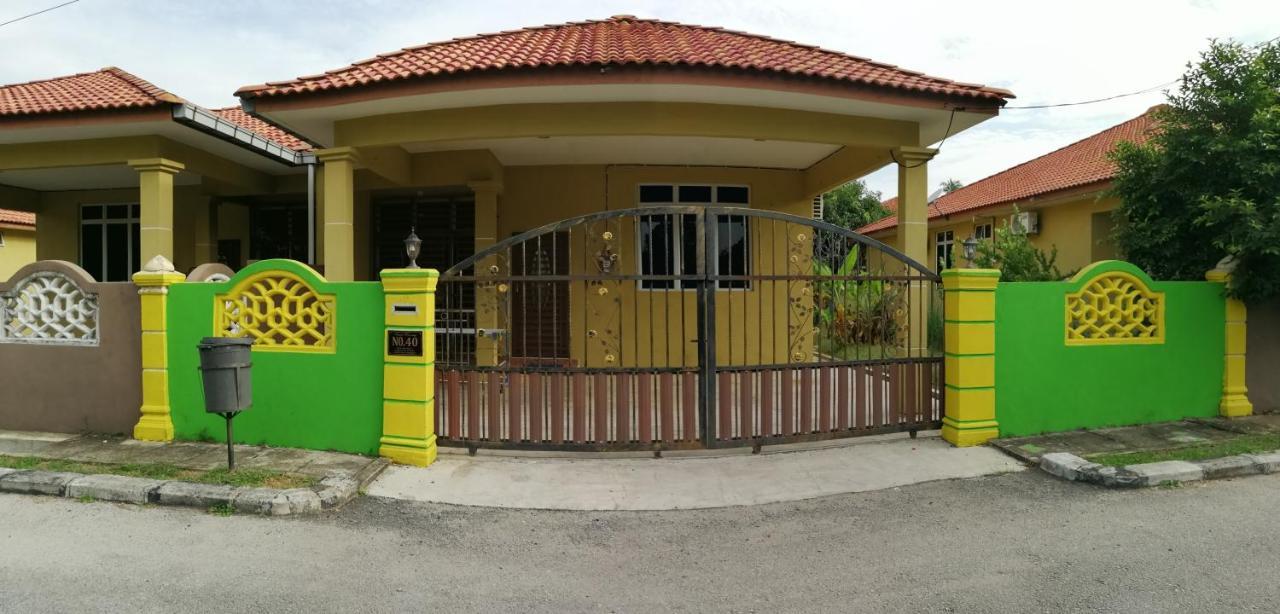 Assyifa Homestay Дунгун Екстериор снимка