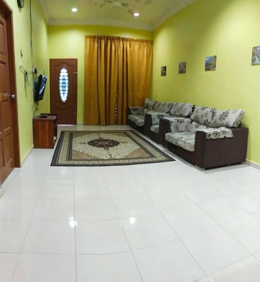 Assyifa Homestay Дунгун Екстериор снимка